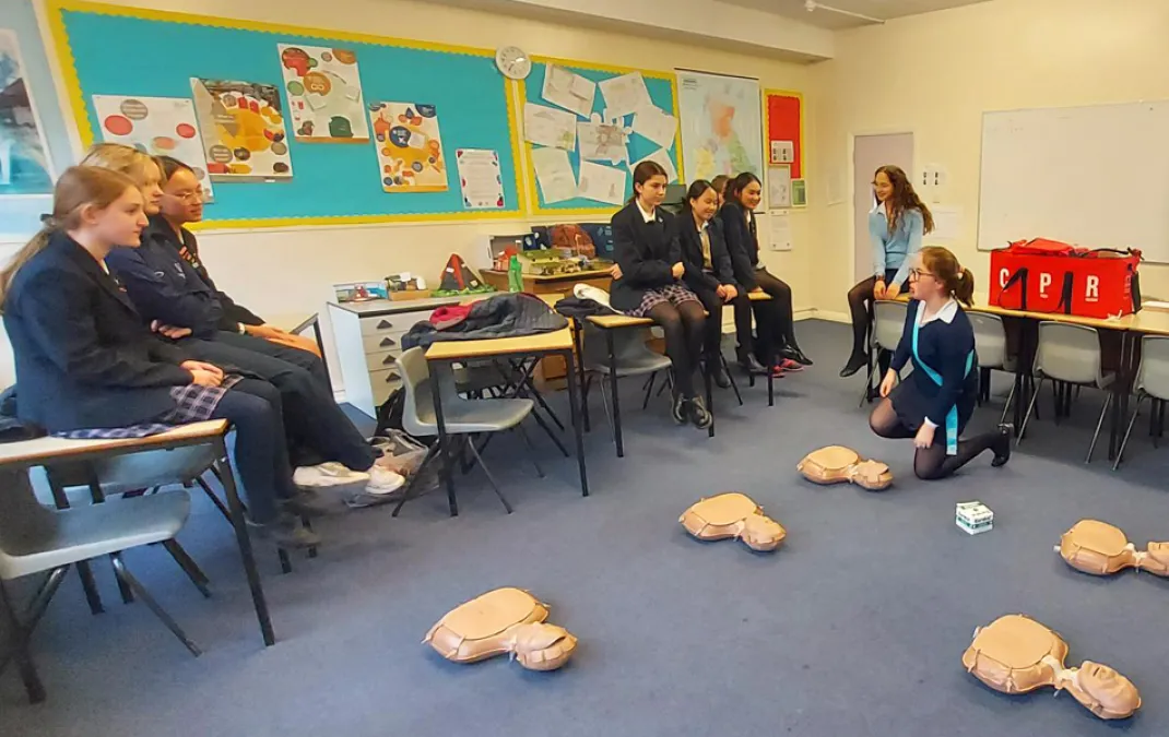 Med Soc members get ‘hands-on’ learning lifesaving skills