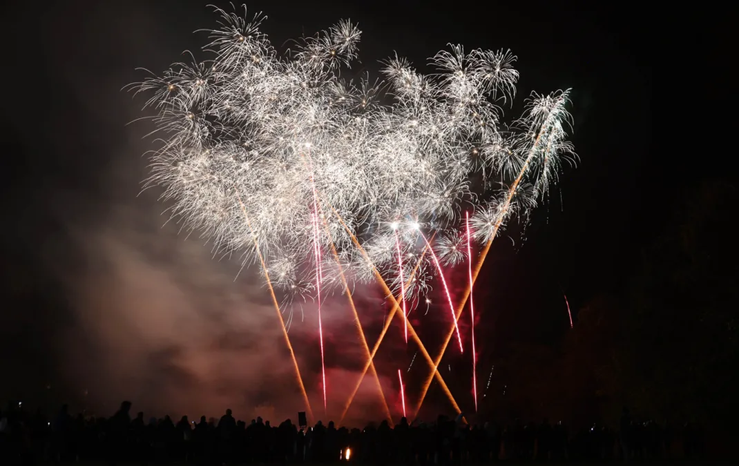 Woldingham community enjoys colourful skies and guys on bonfire and fireworks night