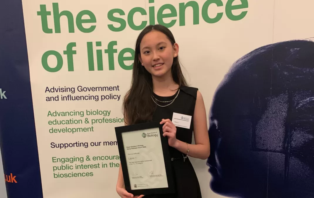 Laura’s skill in combining science and art brings recognition in prestigious award