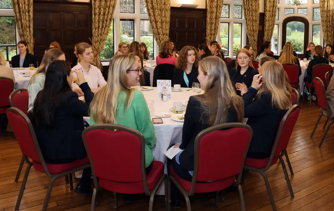 Students benefit from guests’ wealth of expertise over breakfast