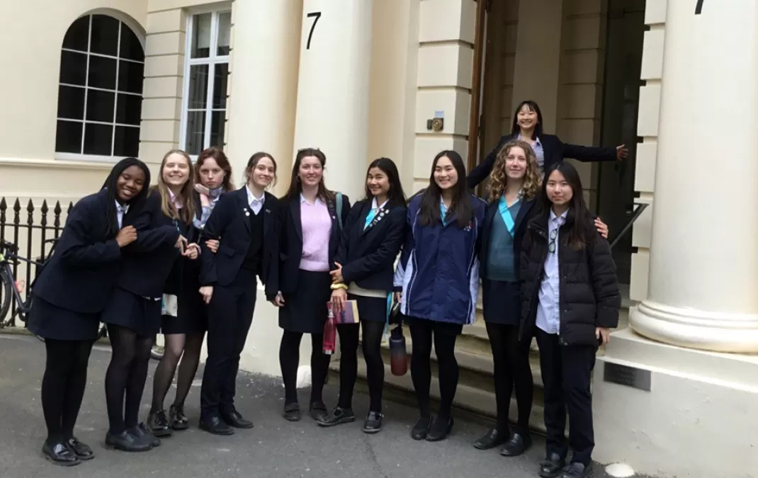 Physicists and prospective medics inspired by annual British Physics Olympiad Lecture