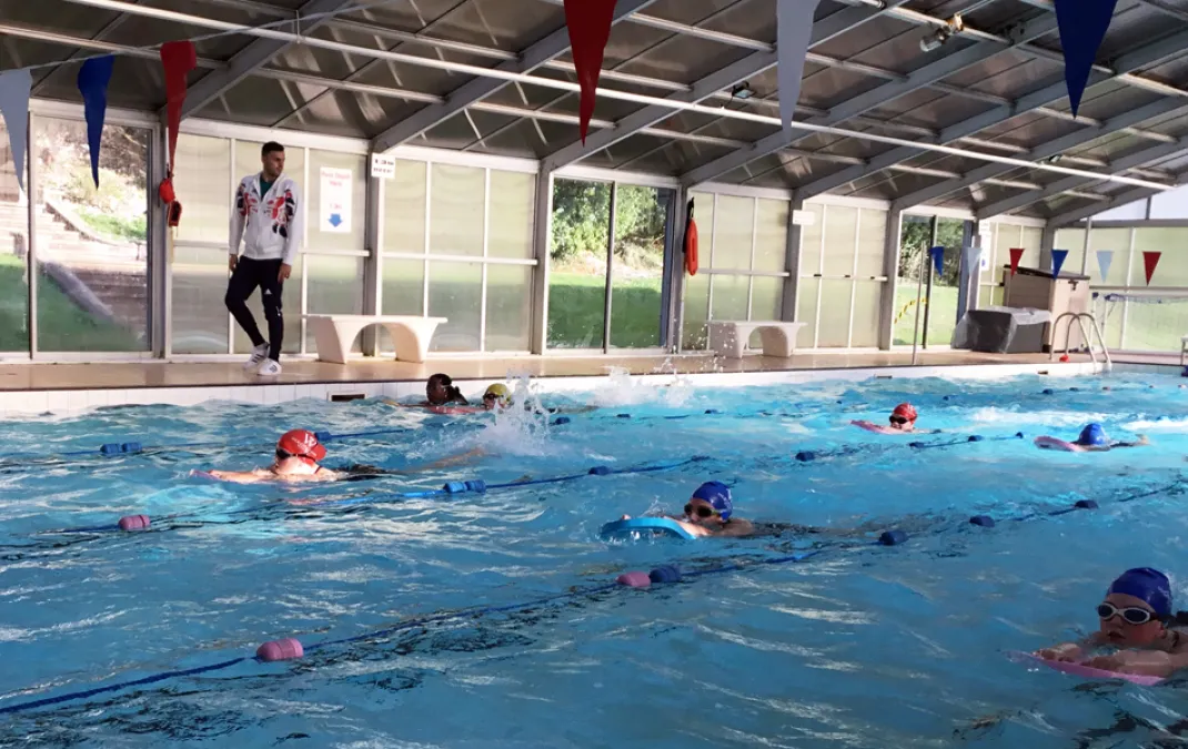 Woldingham swimmers enjoy amazing opportunity to learn from Olympic gold medallist James Guy