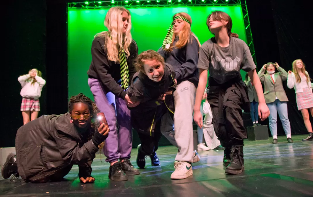 Superb performance helps GCSE drama students get under the skin of DNA